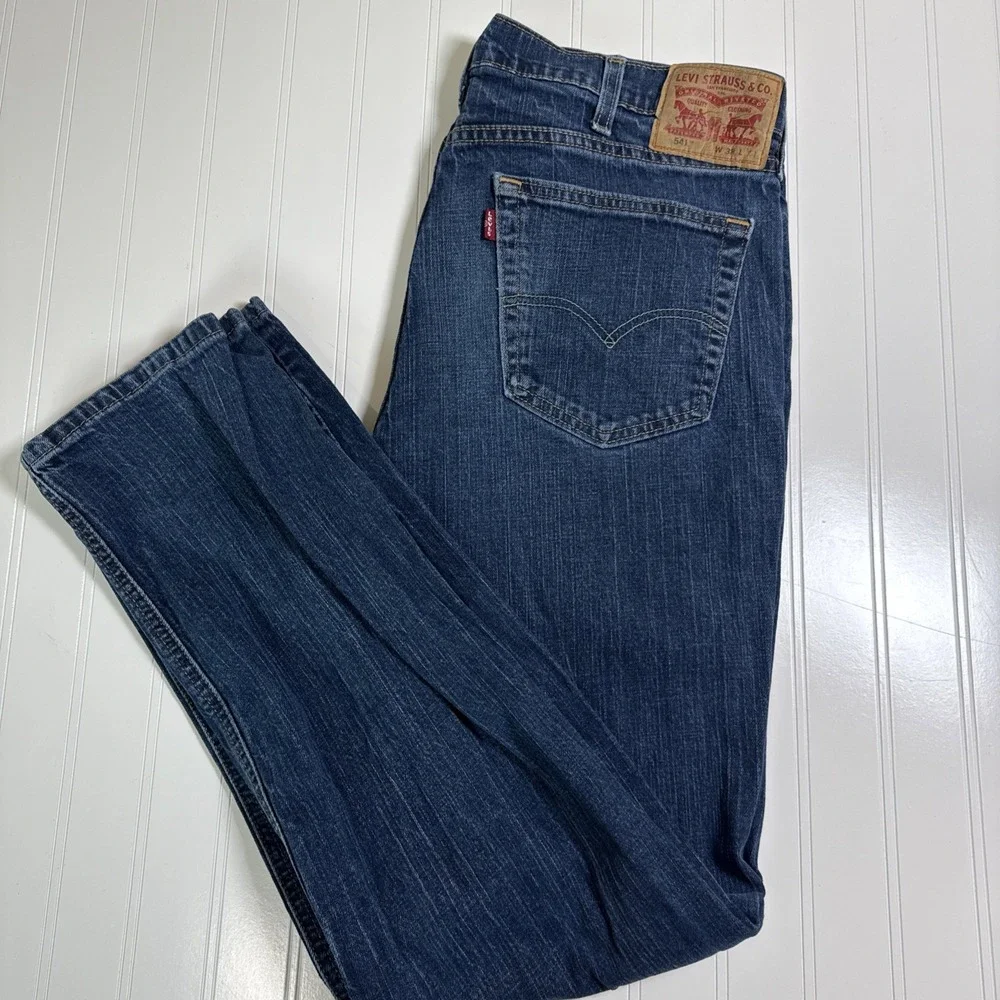 Levi's 541 Straight Leg Men's Jeans,‎ 38 x 34 (really 32L) Medium Wash Blue